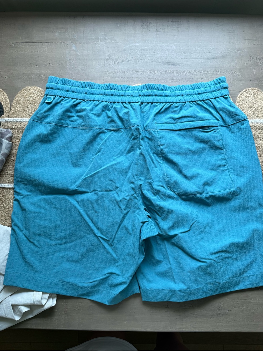Men’s Lululemon XL Shorts in Turquoise - Picture 2 of 4